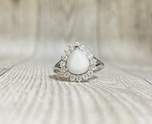 Load image into Gallery viewer, Starburst Pear Keepsake Ring
